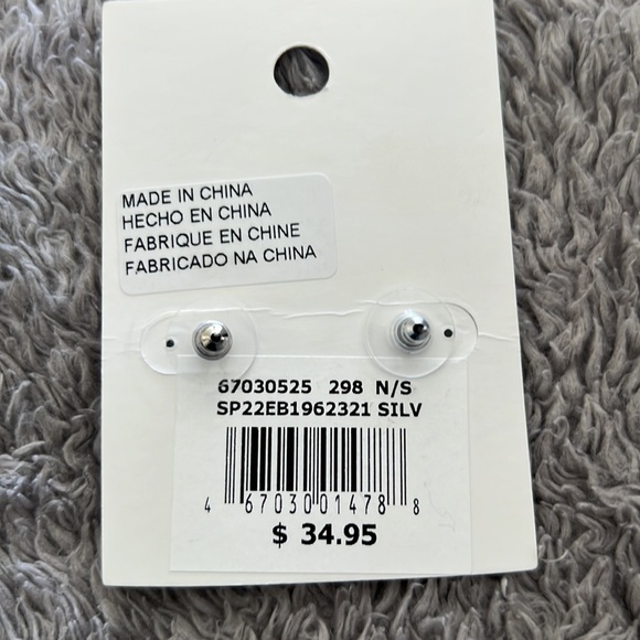 Unused David’s bridal three tier cubic zirconia Dangle Earrings - Picture 3 of 3